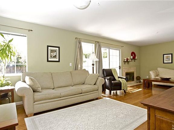 3rd image of 27 Little Creek Ln