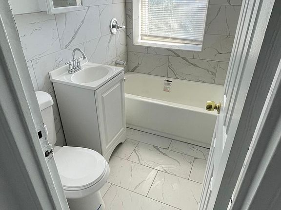 4th image of 540 N 52nd St APT 6