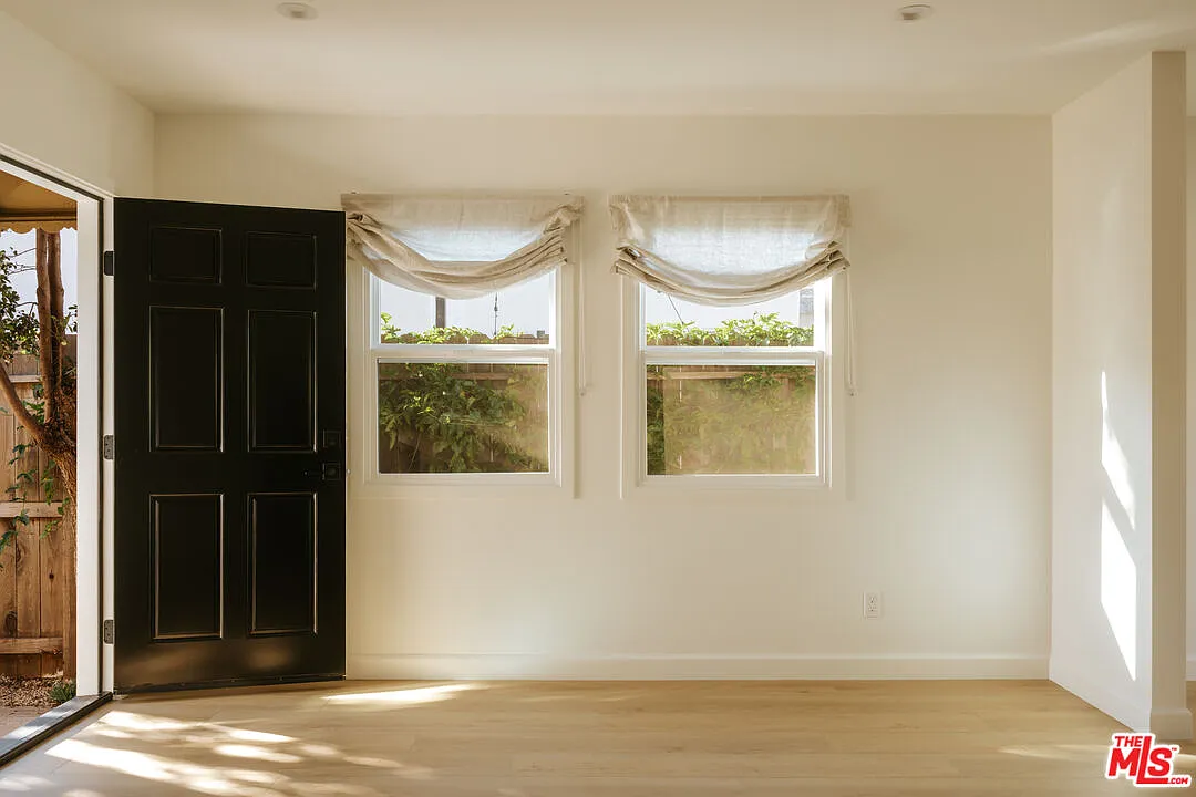 3 bed, 2.0 bath, 1126 sqft, $6,200 — Photo 4