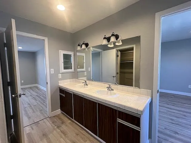 upstairs shared bathroom