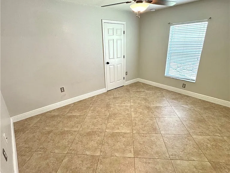 3829 SW 17th Pl — Photo 26