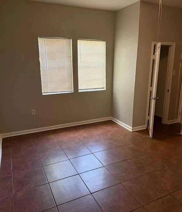 4 bed, 2.0 bath, 1946 sqft, $1,800 — Photo 4