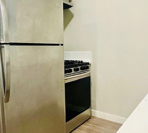 5th image of 426 S Barrington Ave APT 6