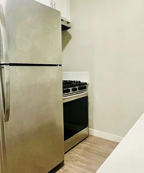 426 S Barrington Ave #6 — Photo 6