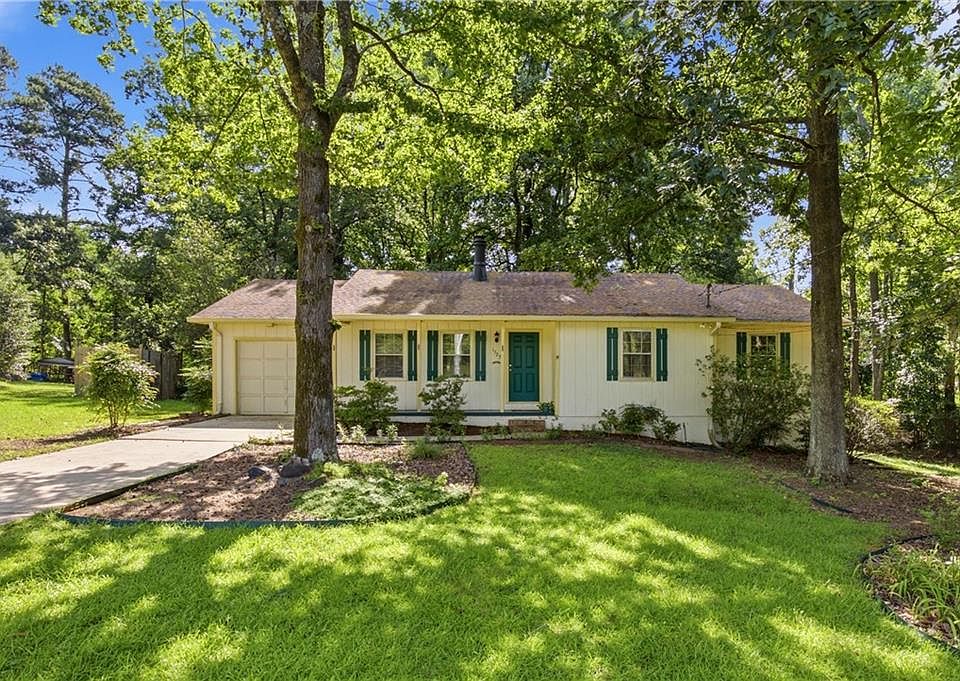 1st image of 1723 Collins Hill Rd