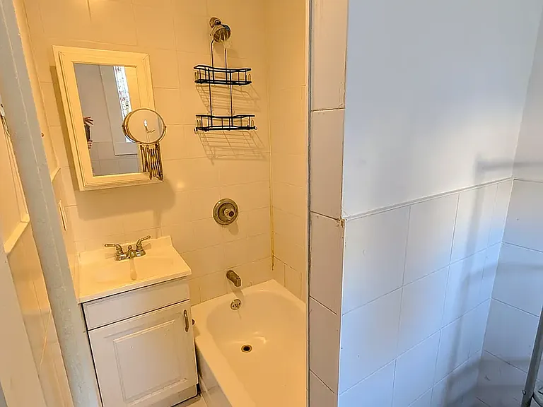 1876 Madison St #2R — Photo 9