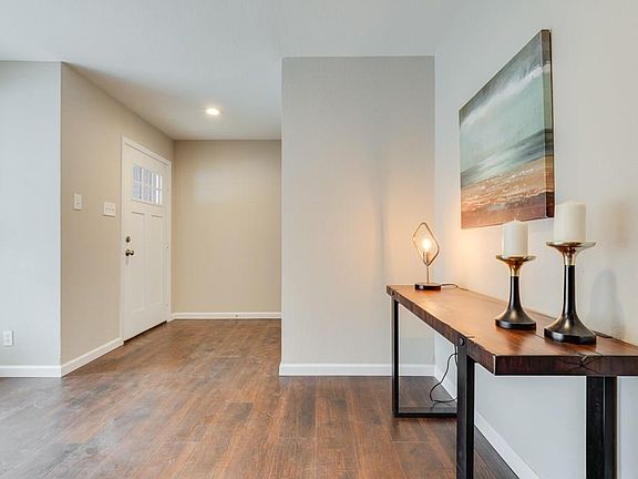 4th image of 1016 Glenwick Ln