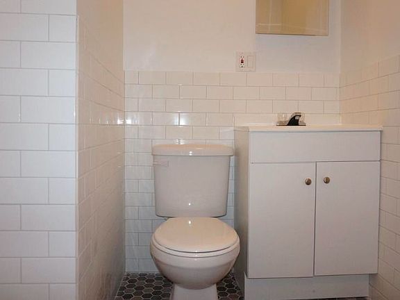 2nd image of 373 Menahan St APT 2R