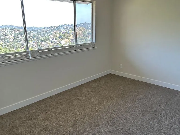2760 Melendy — Photo 7