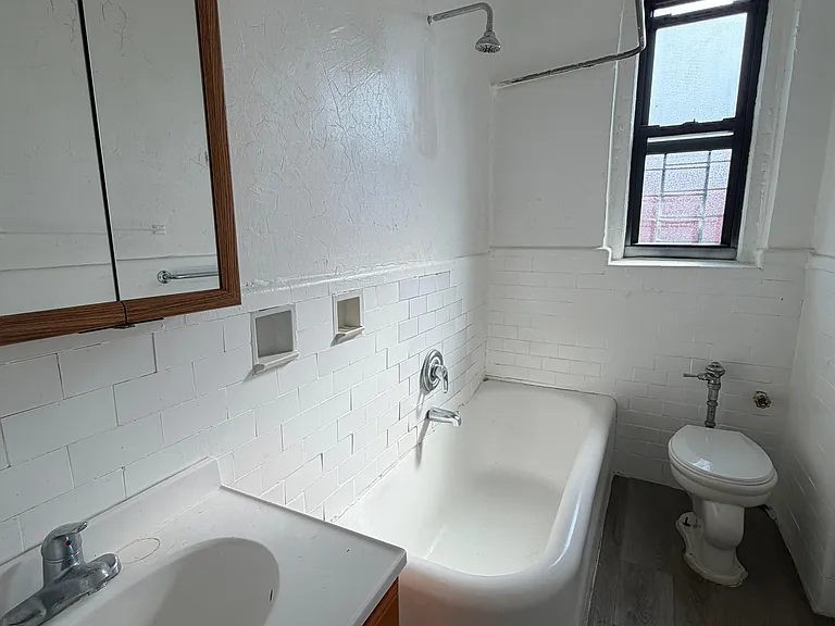520 W 190th St #5I — Photo 5