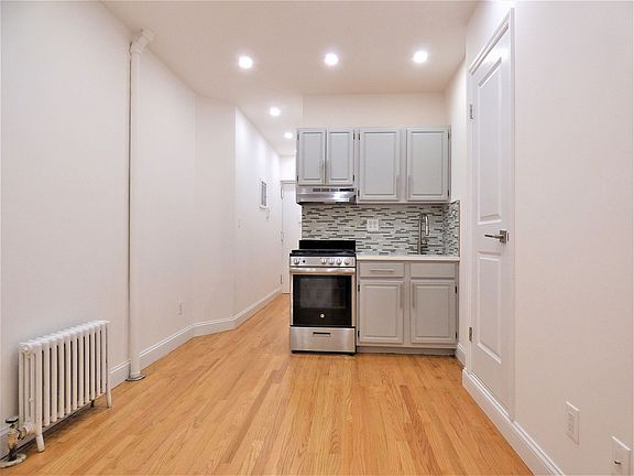 4th image of 28 Leroy St #1