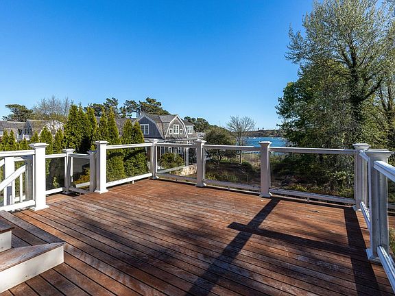 5th image of 16 Captains Cove Lane