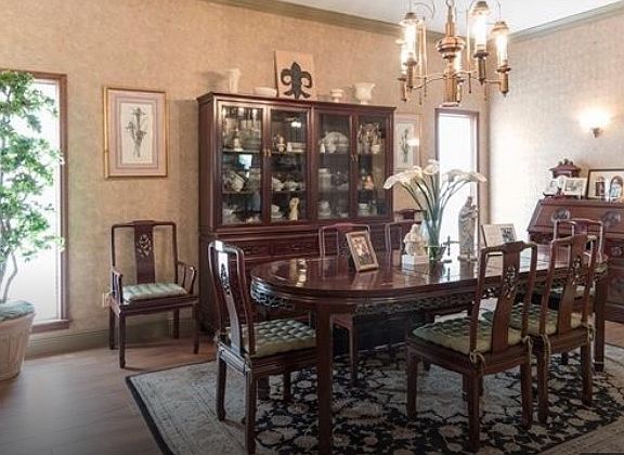 Formal dining room 
