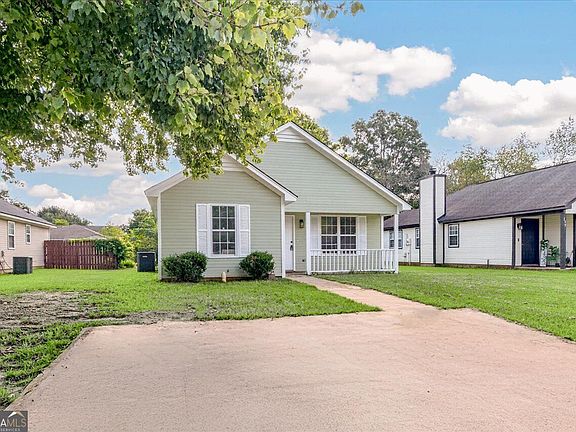 3rd image of 115 Kensington Cir