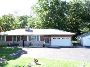 15 Carter Dr, Oakwood, IL 61858