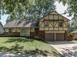 8429 W 88th Ter, Overland Park, KS 66212