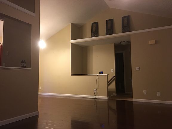 3rd image of 6823 Vantage Ct