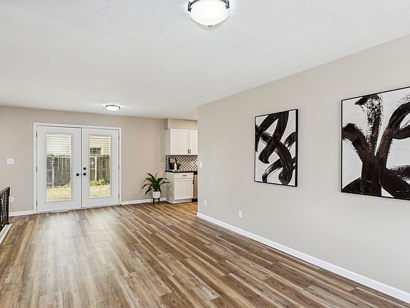 4th image of 2503 S Hiram Ave