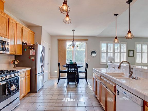 3rd image of 460 Crownpointe Cir