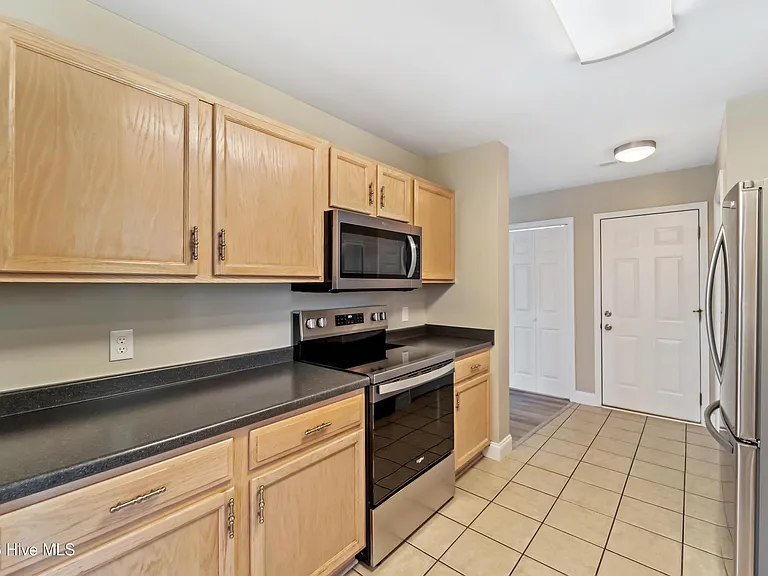 3200 Paramount Way — Photo 9