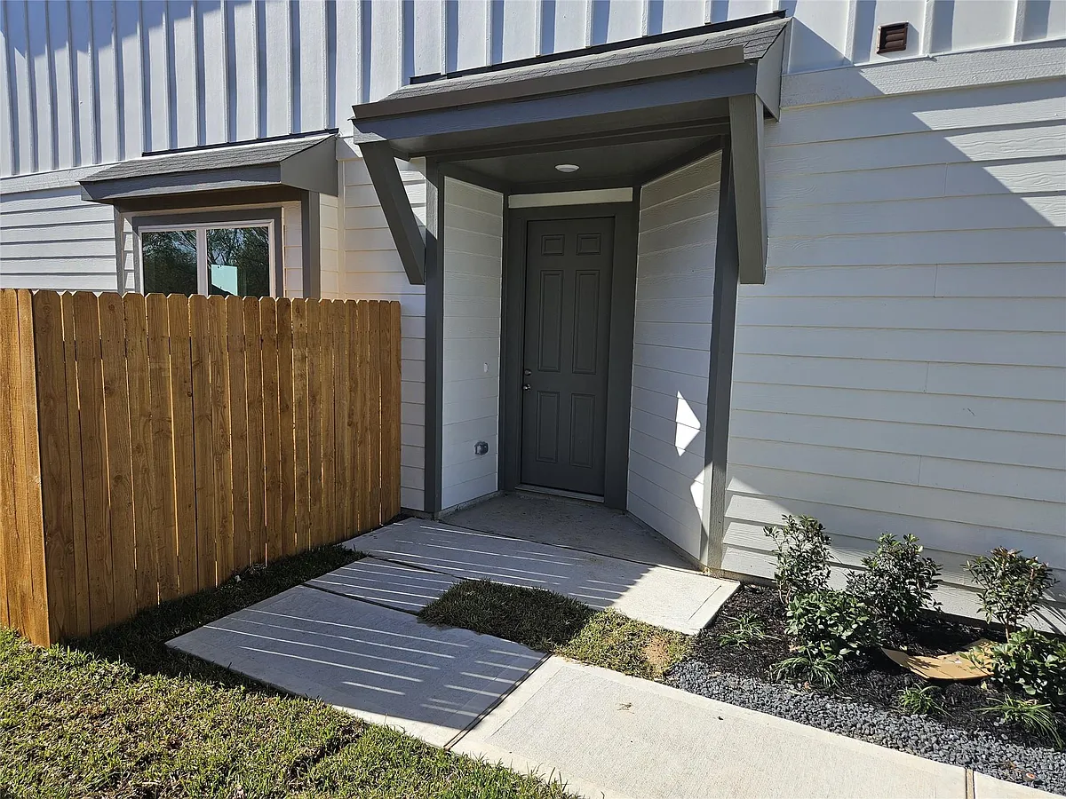 Building Photo - 27843 Western Creek Ct