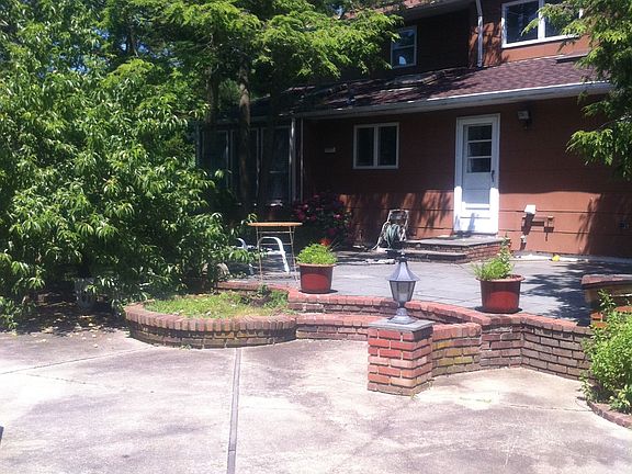 2nd image of 32 Quintree Ln