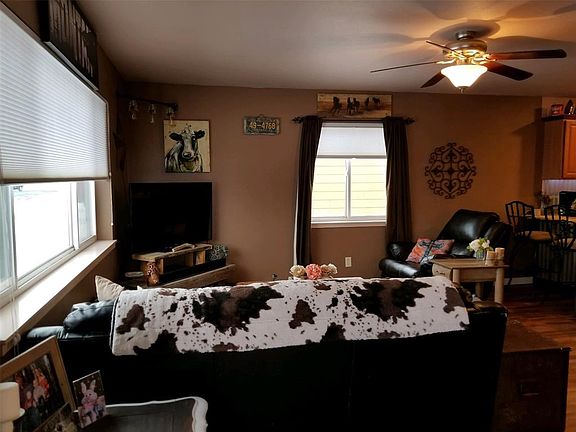 4th image of 1015 Prairie Dr