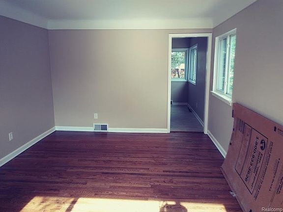 2nd image of 26130 Pinehurst St