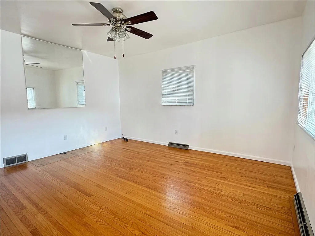 5 bed, 1152 sqft, $1,500 — Photo 2
