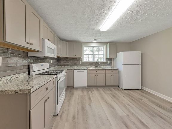 2nd image of 3849 Dillard St