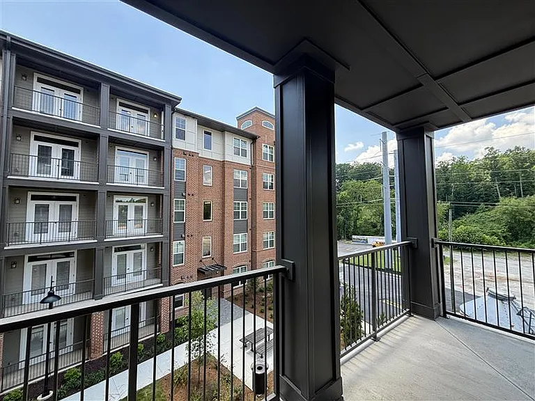 District on the Etowah Apartments — Photo 920