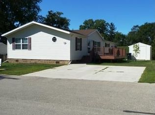 29 Maple Grove Ave, Jefferson, WI 53549