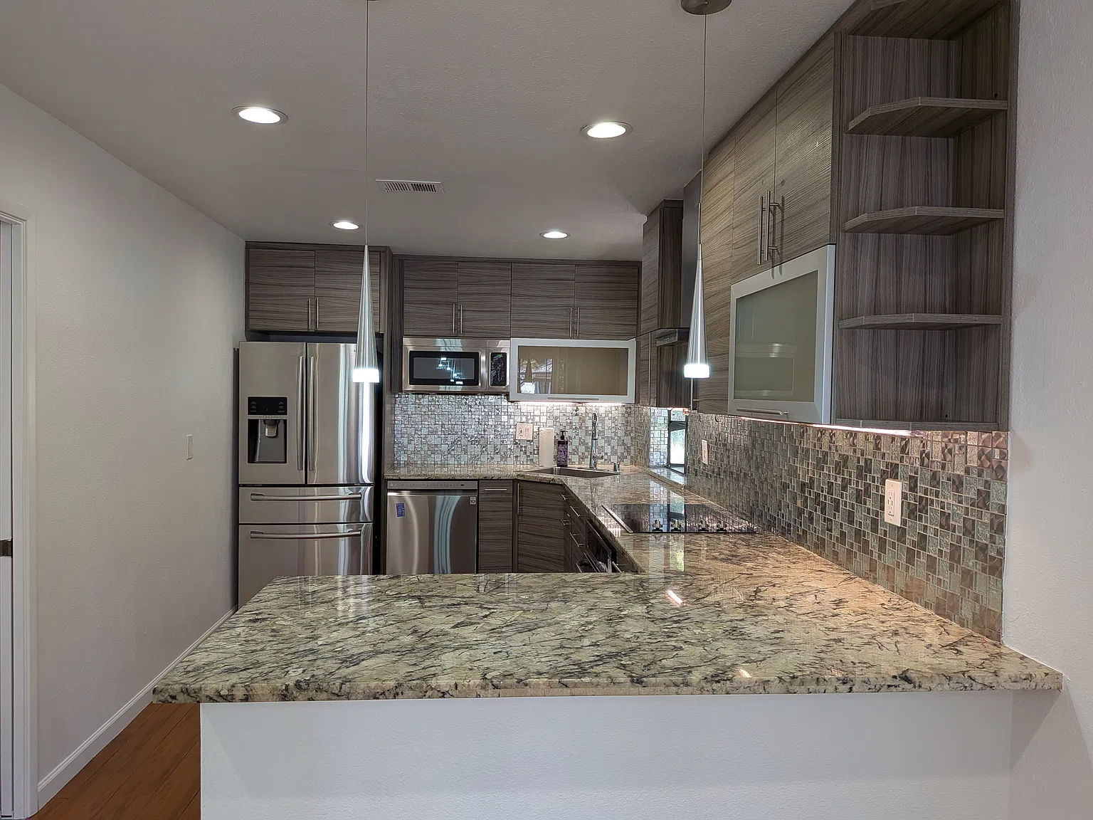 3 bed, 1600 sqft, $5,000 — Photo 2