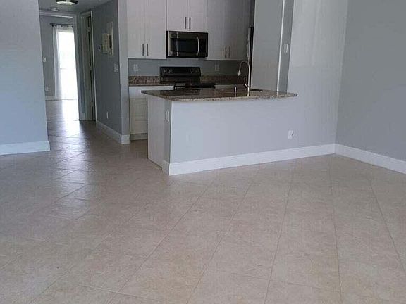 4th image of 1505 Meadows Circle W #1505