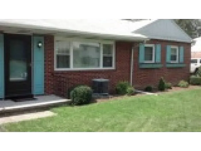 2B Donald St photo 1