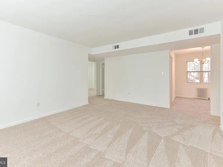 1423 N Nash St #208 — Photo 4
