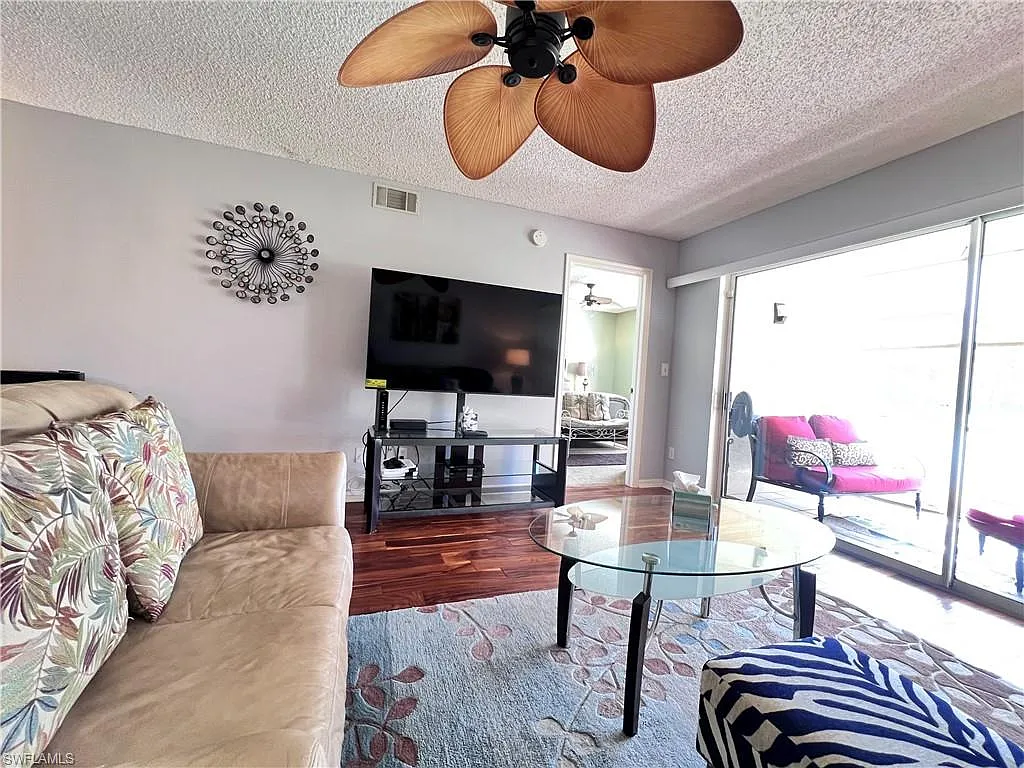 2 bed, 2.0 bath, 1300 sqft, $3,800 — Photo 3