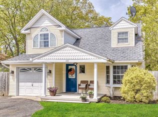 440 Blue Point Rd, Farmingville, NY 11738