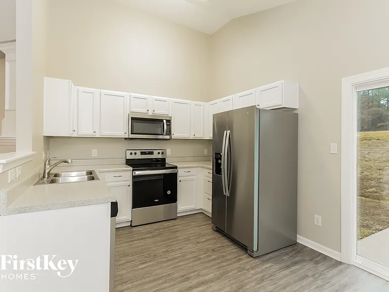 7307 Woodbourne Ln — Photo 6
