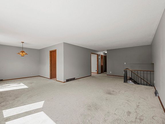 5th image of 801 E 102nd St