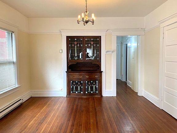 4th image of 203 Bellevue Ave E #1