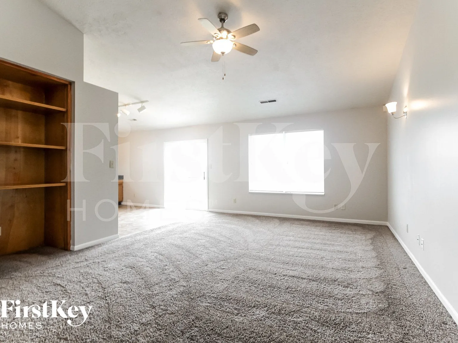 3 bed, 2.0 bath, 1364 sqft, $2,080 — Photo 2