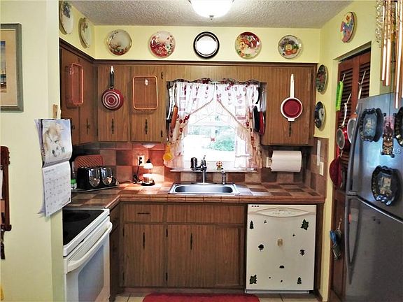 5th image of 1420 Periwinkle Ave