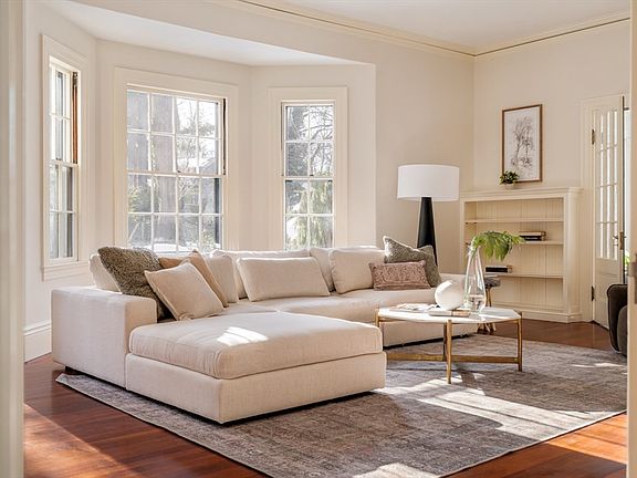 4th image of 42 Lawrence Rd