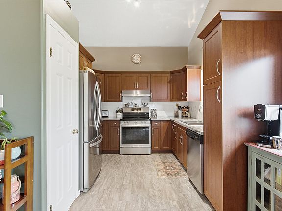 2nd image of 5214 49th St