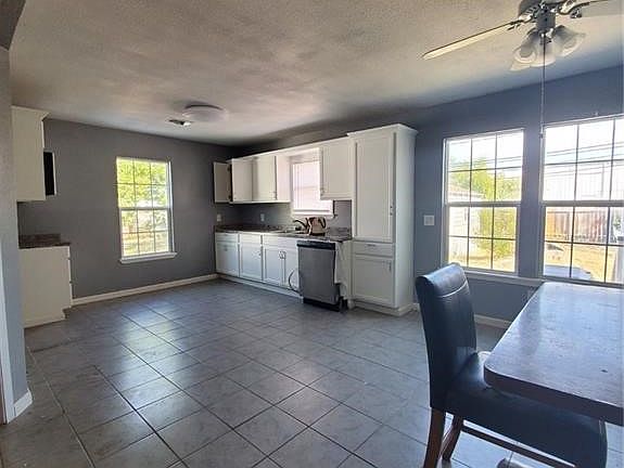 2nd image of 820 Lantana St