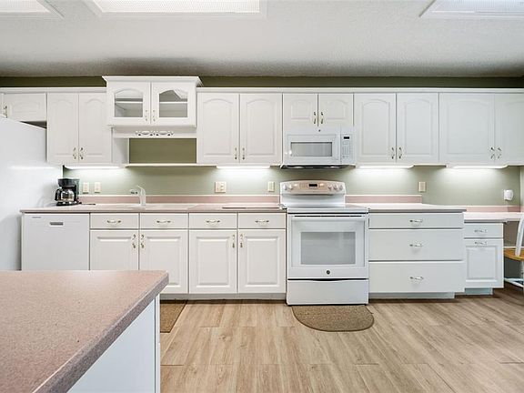 5th image of 2843 MISTLETOE COURT