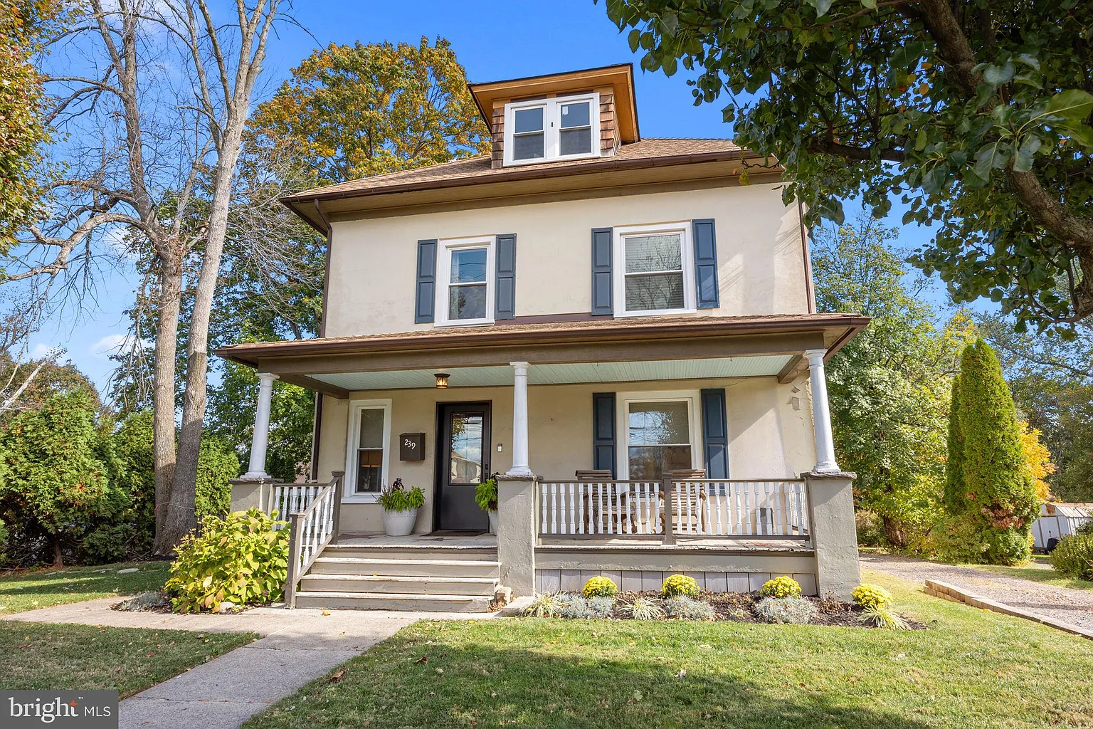 239 N Pine St photo 1