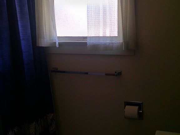1st floor bath with tub