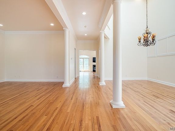 2nd image of 31 Wilkshire Cir